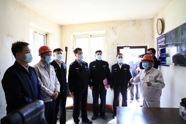 鞍山市副市長陳志剛帶隊到宏大爆破工程集團鞍礦爆破督導(dǎo)檢查