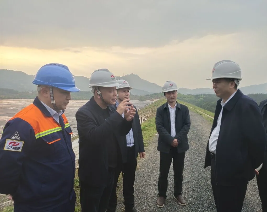衡陽市副市長、衡陽縣委書記曾建華一行蒞臨衡陽分公司調(diào)研工作